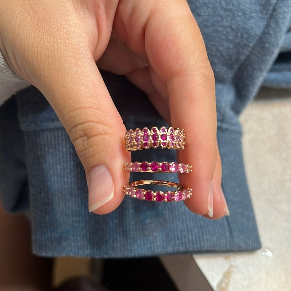 Woman’s size 7 three piece rings.